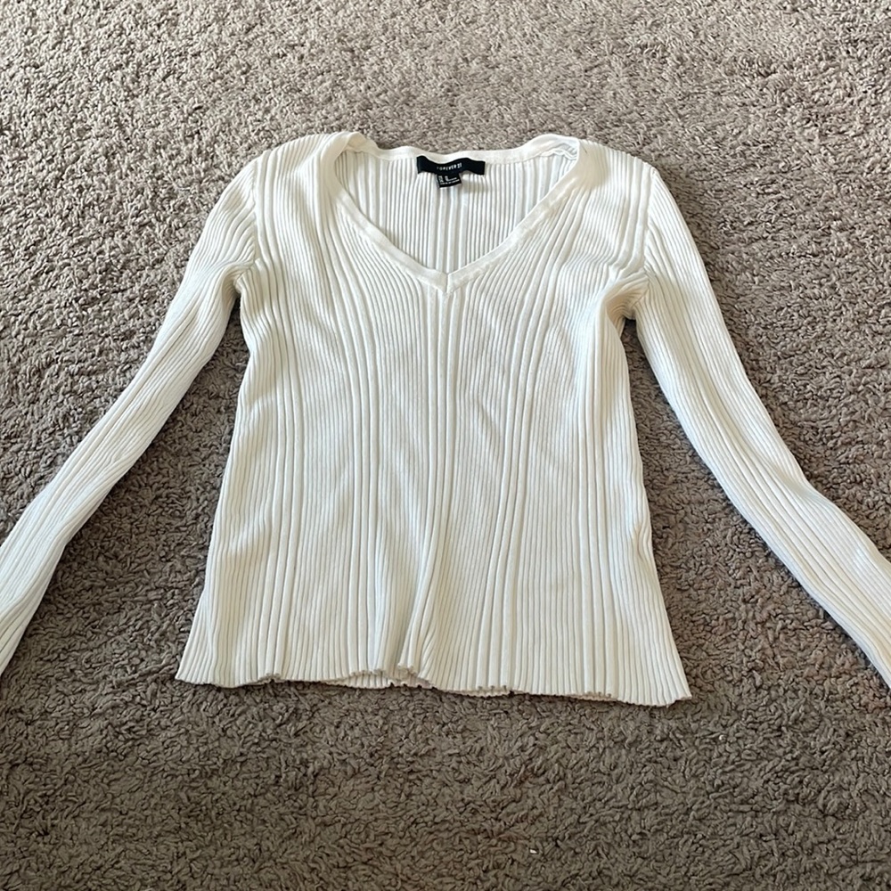 Super cozy, lightly worn cream Forever 21 long sleeve. Size M